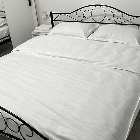 Home Sweet Home Apartment With 3 Rooms Buzau Luaran gambar