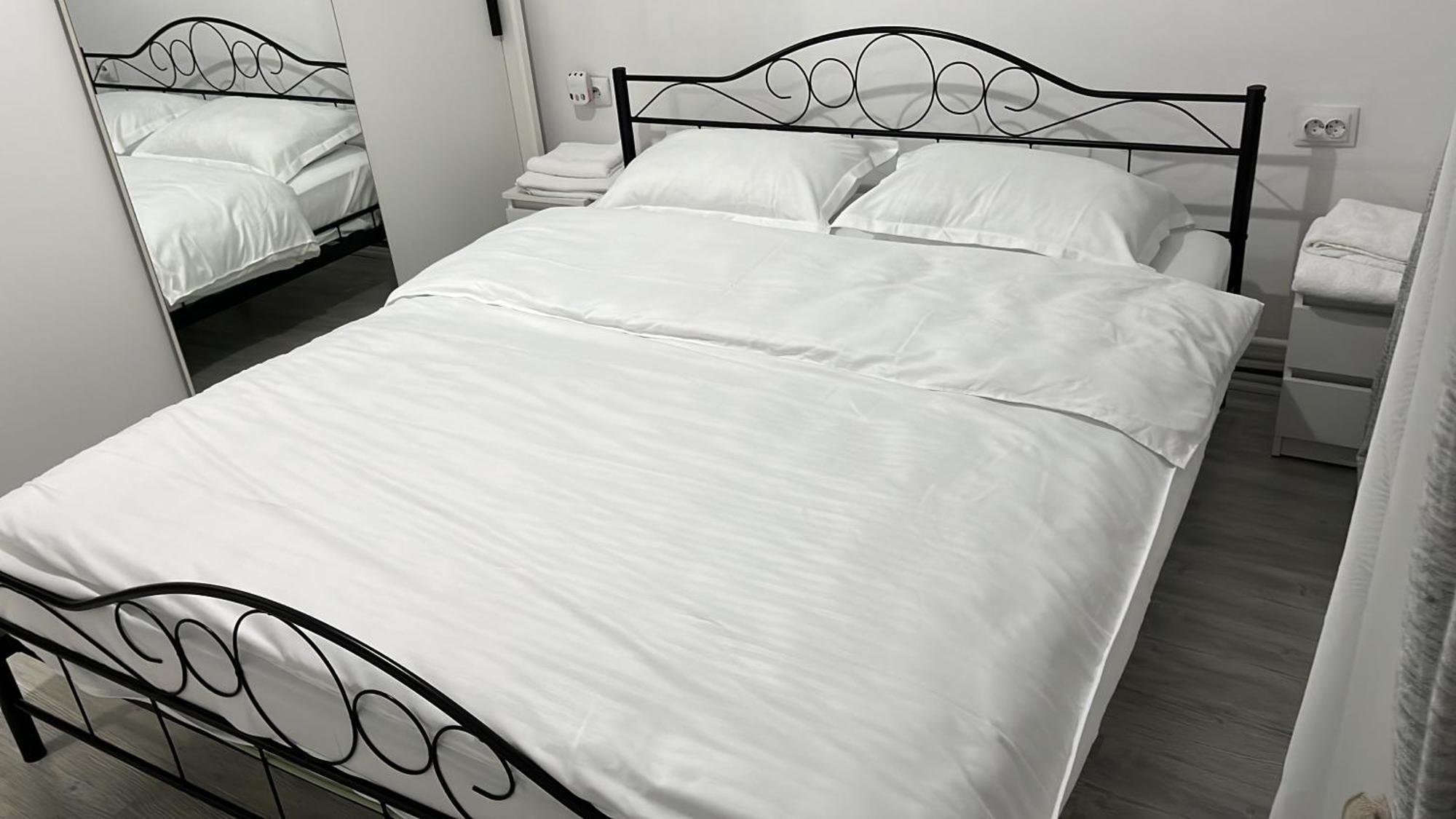 Home Sweet Home Apartment With 3 Rooms Buzau Luaran gambar